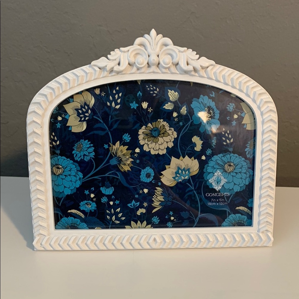 5x7 Concepts White Picture Frame